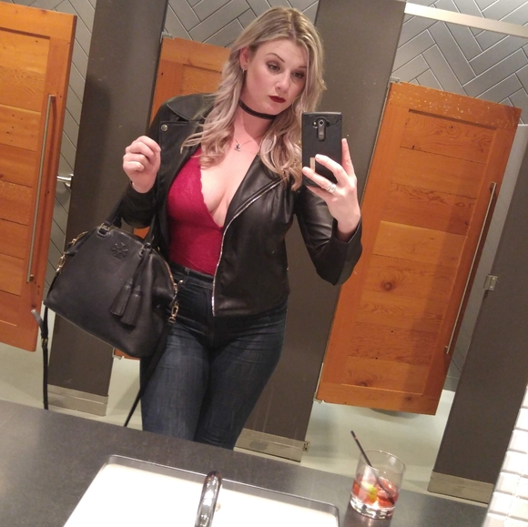 Meet your Posher, Aleena - Picture 1 of 7